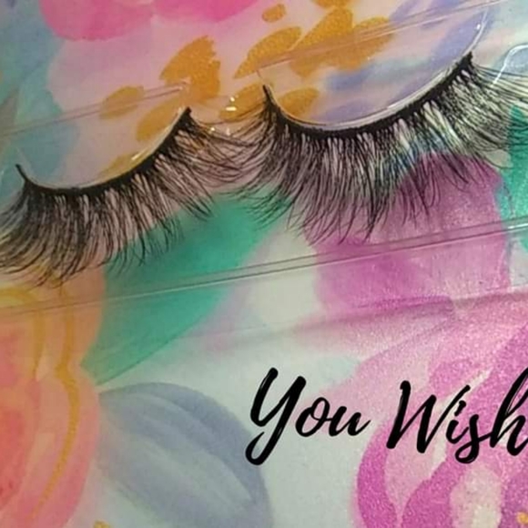 Lashes - Picture 4 of 4